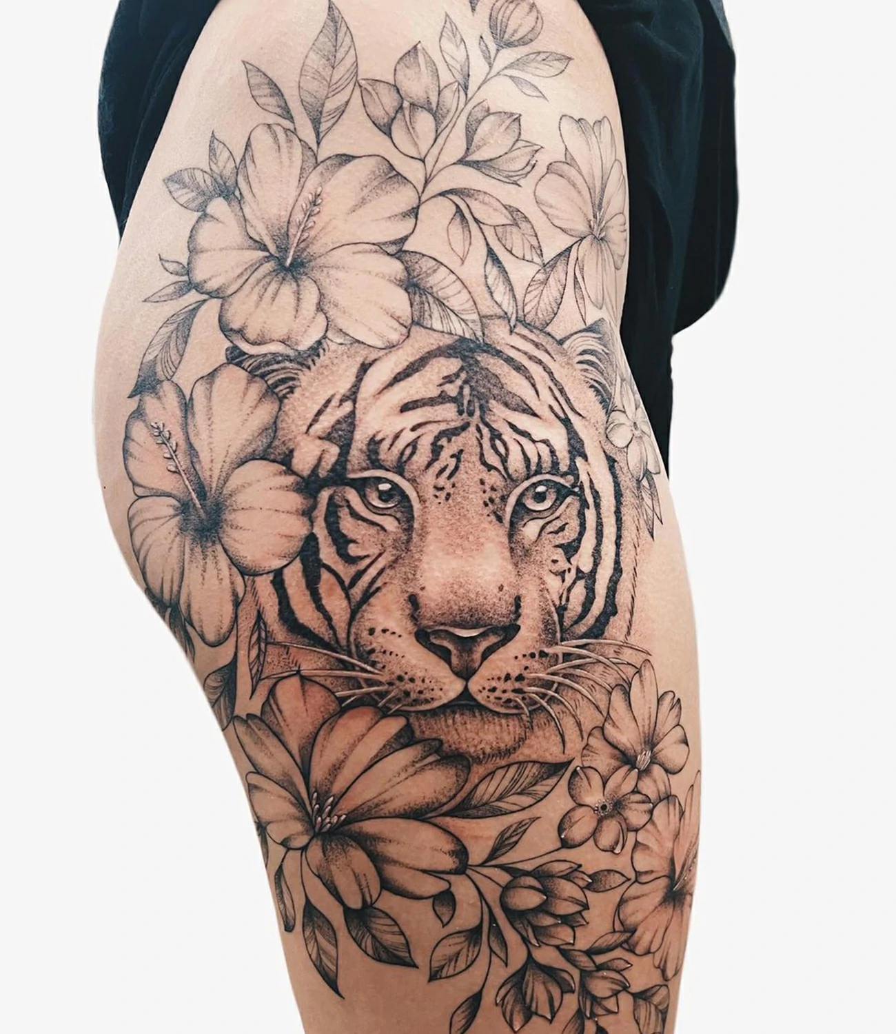 Women's Feminine Tiger Tattoo
