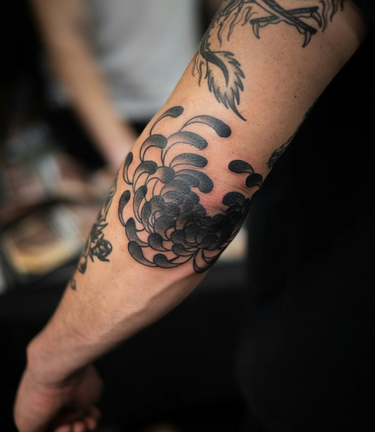 Chrysanthemum Elbow Tattoo #chrysanthemumtattoo