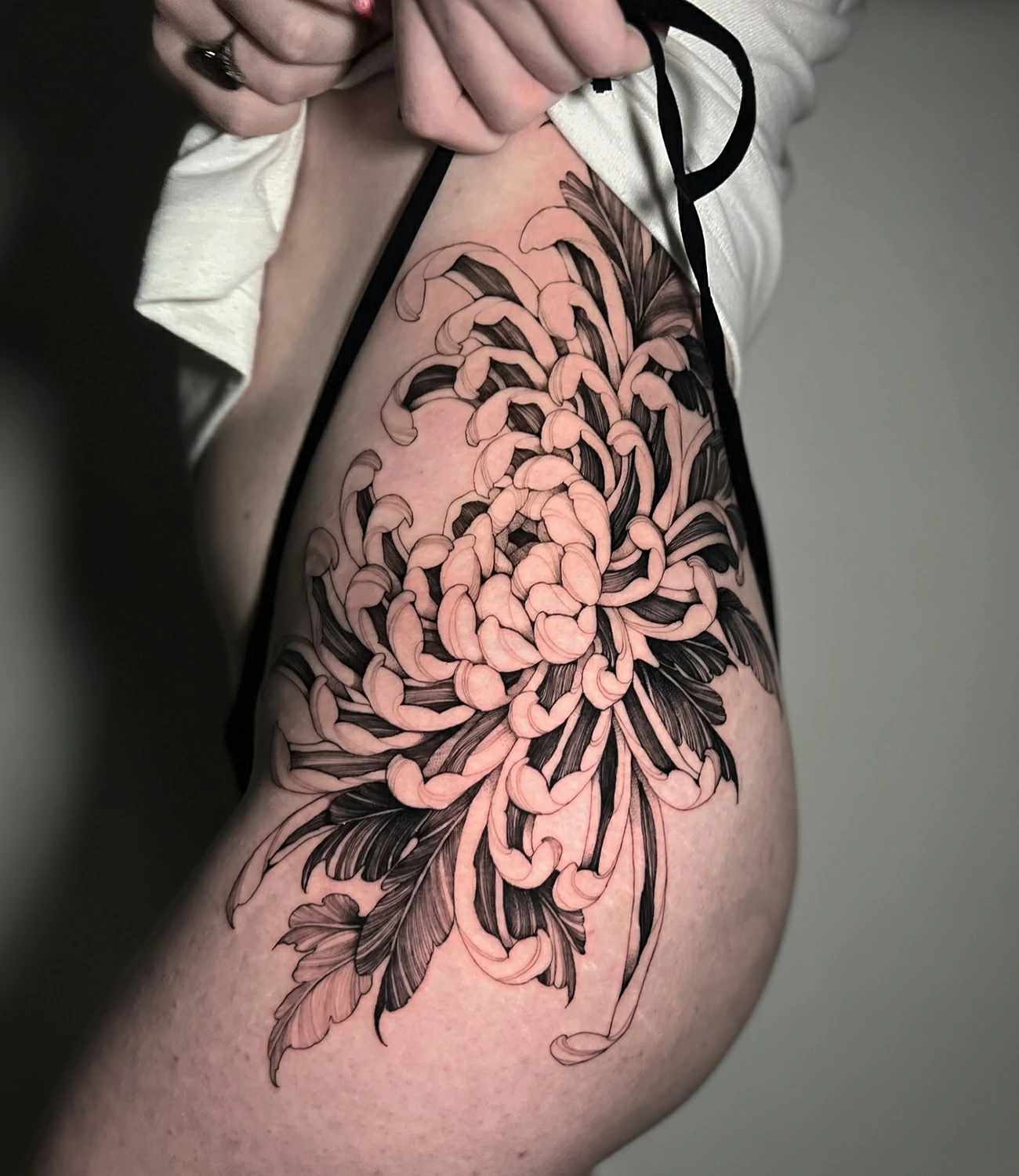 Chrysanthemum Tattoo Thigh #chrysanthemumtattoo