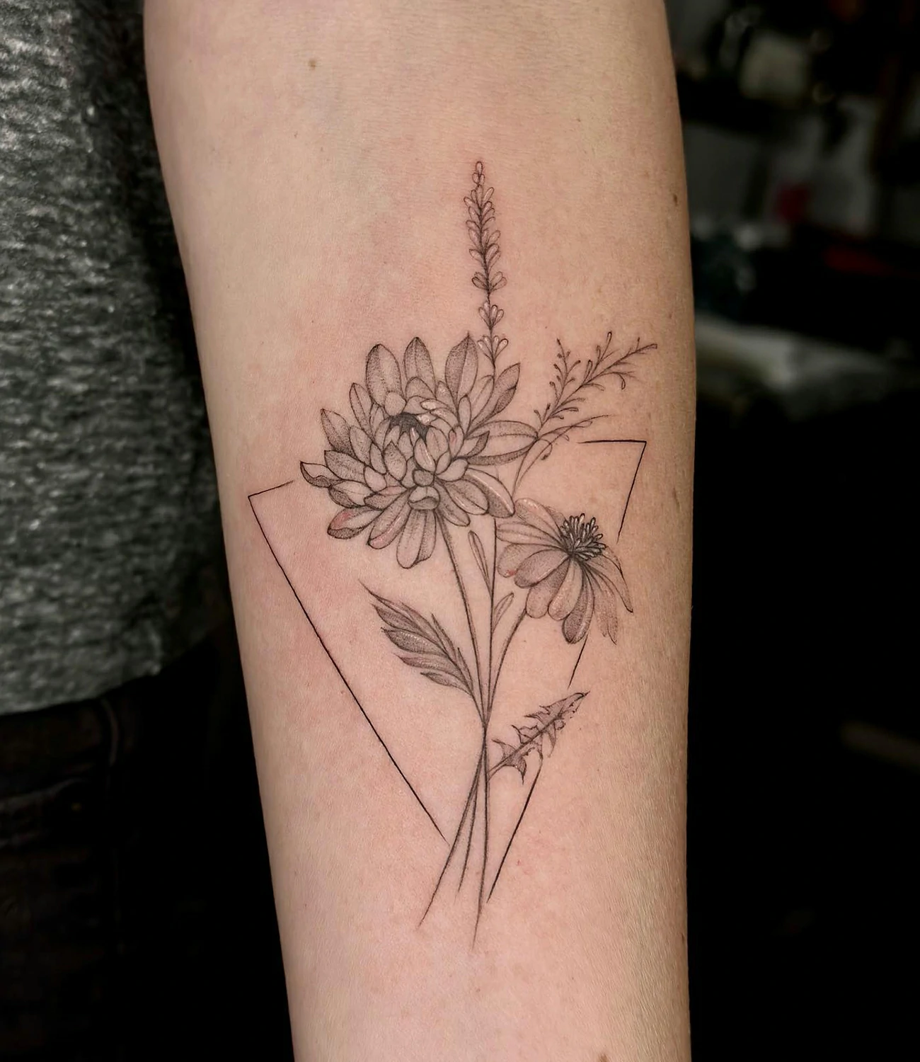 Simple Chrysanthemum Tattoo #chrysanthemumtattoo