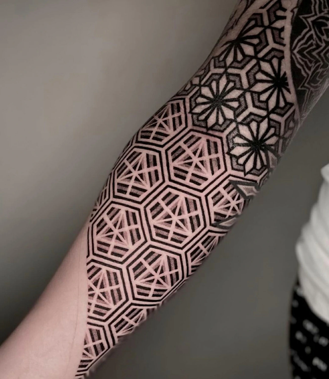 Geometric Tattoo Patterns: Geometric tattoo patterns consist of repetitive shapes arranged meticulously to create balanced and visually appealing tattoos.
