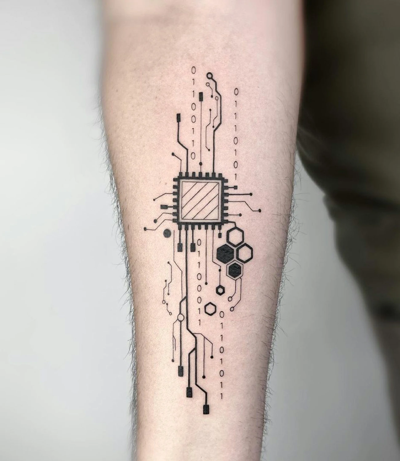 geometric fine line tattoo