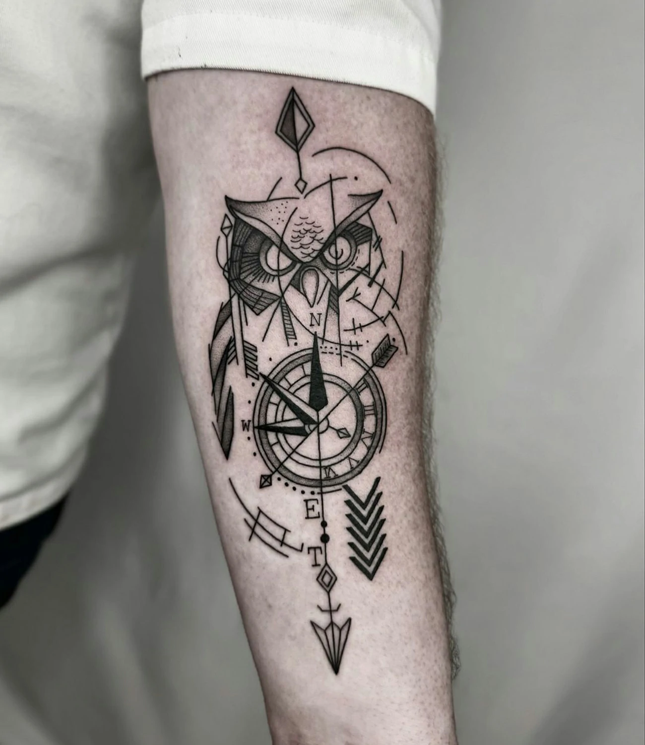 Geometric Owl Tattoo: Geometric owl tattoos combine the wisdom of the owl with precise geometric shapes, symbolizing knowledge and mystery.