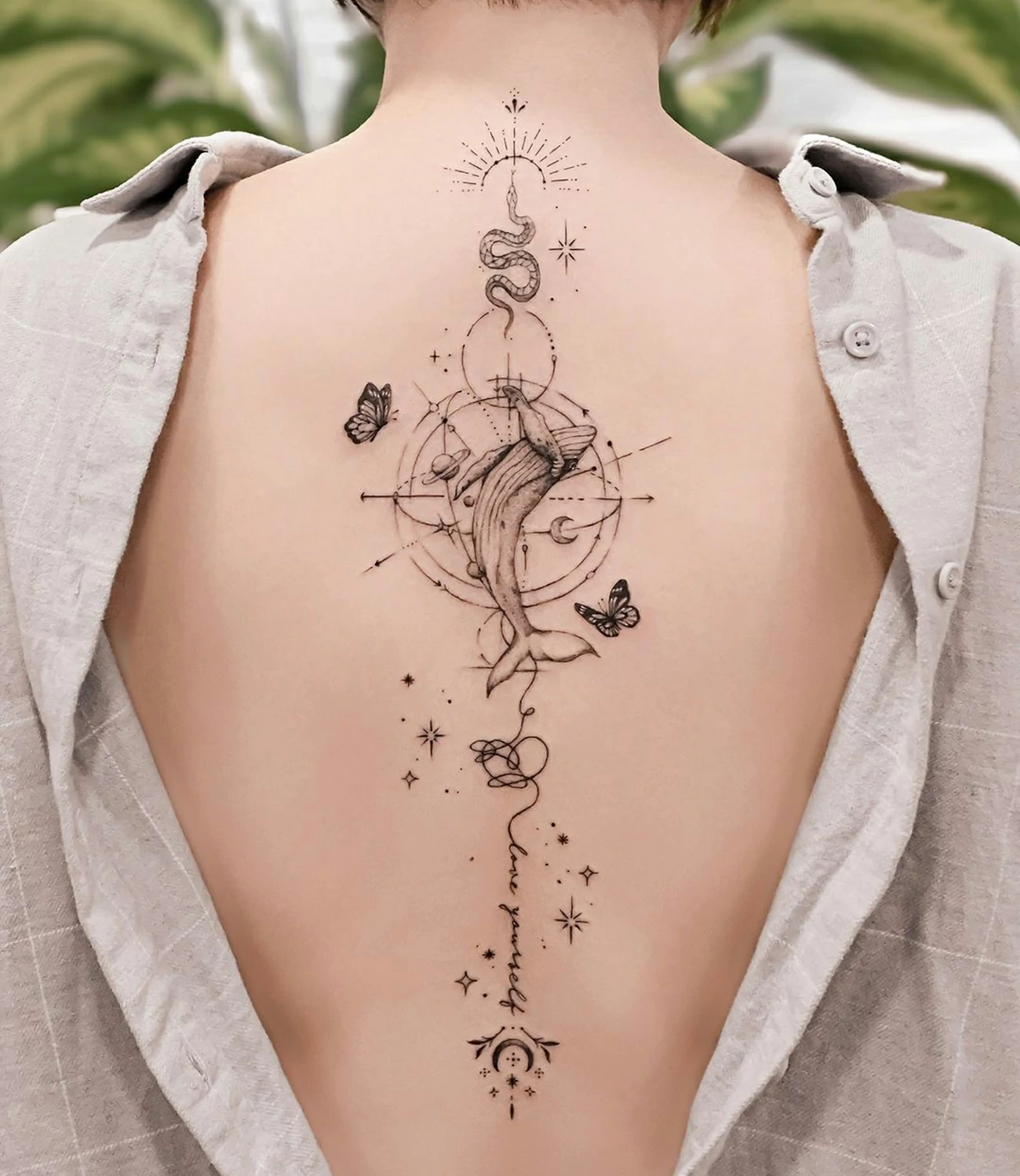 geometric spine tattoos
