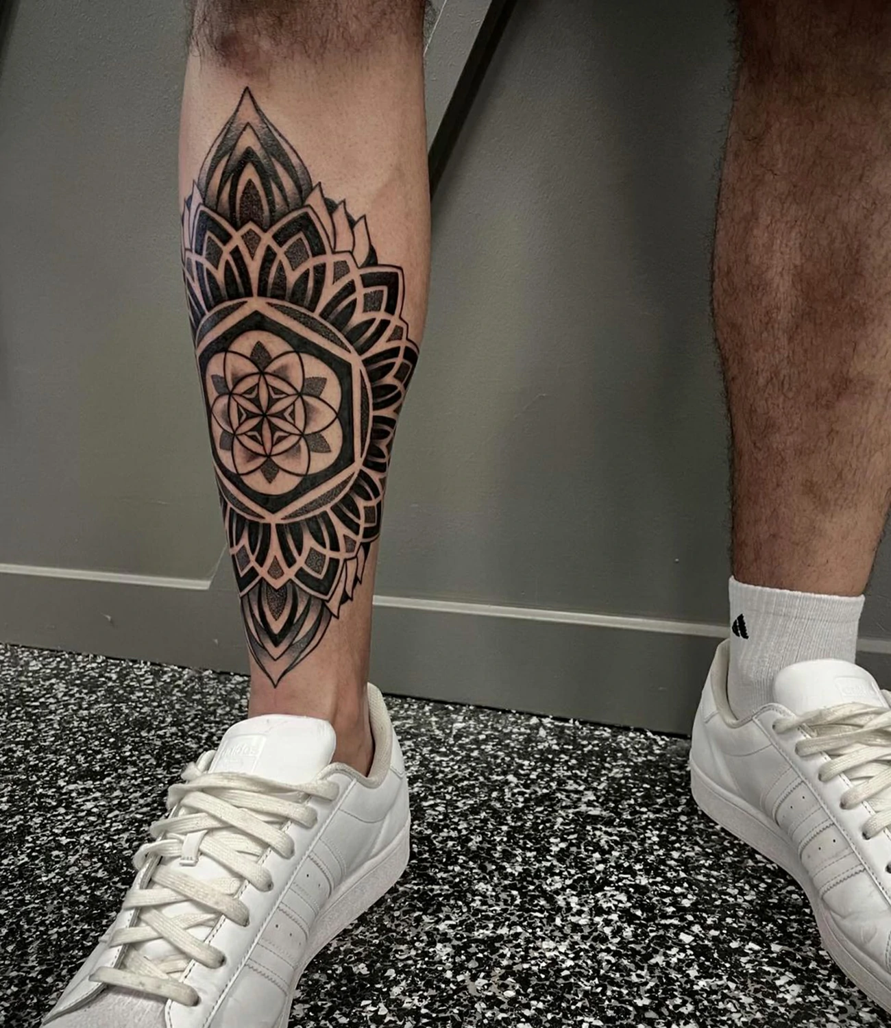 geometric tattoo leg