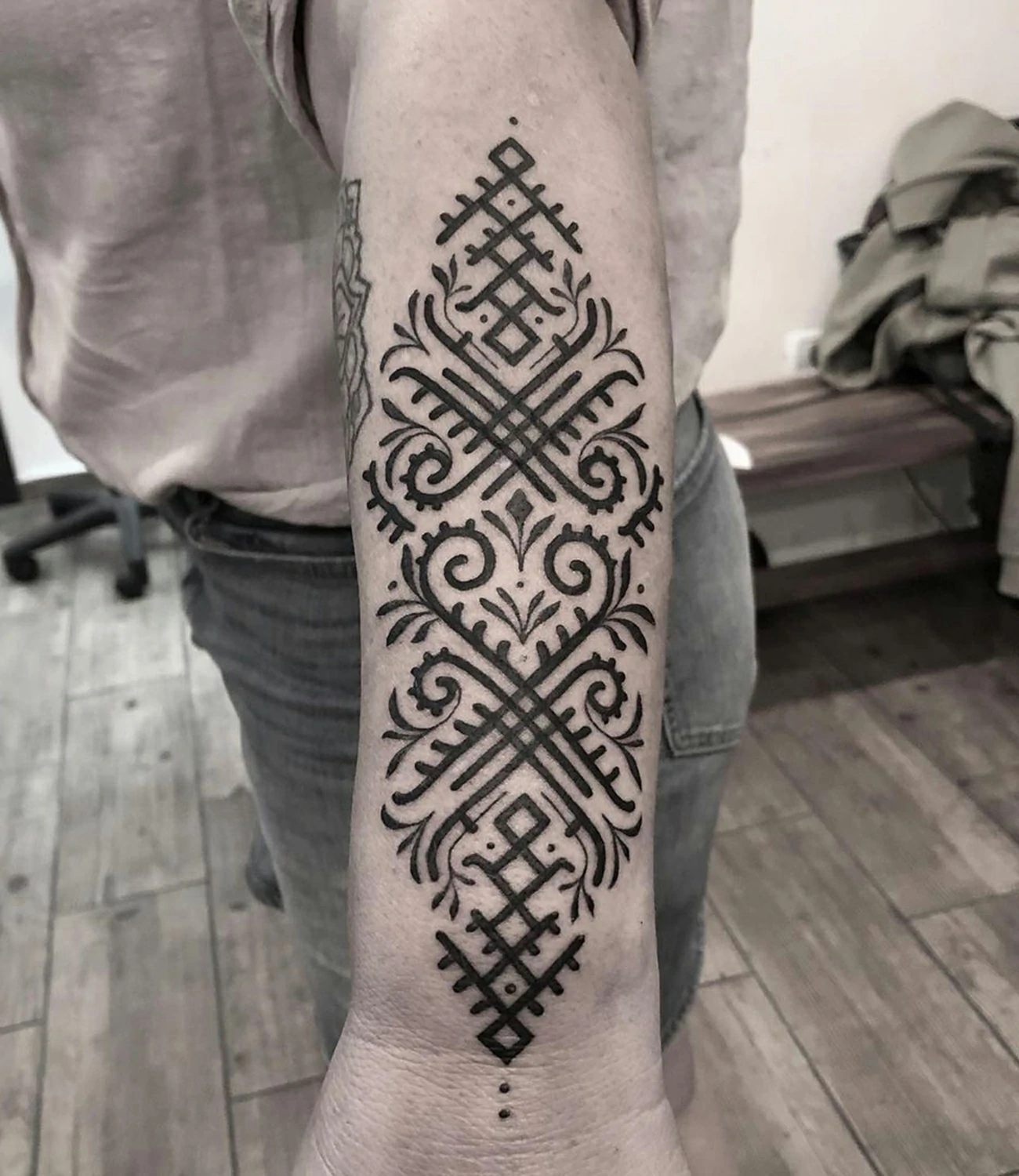 geometric blackwork tattoo
