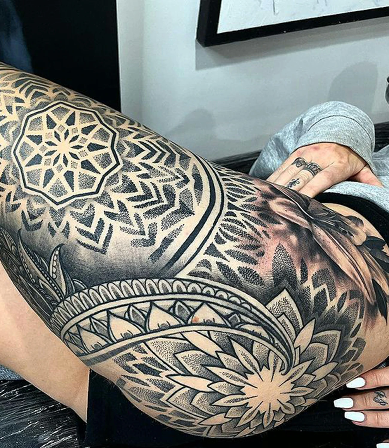 geometric thigh tattoo
